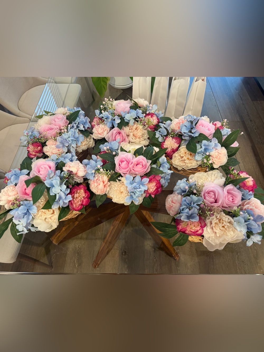 6 Centerpiece ..! Include basket and flowers